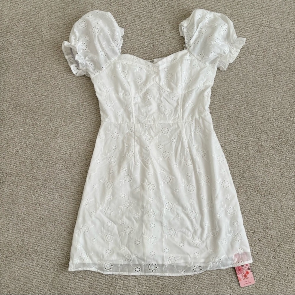 SHEIN White Eyelet Women’s Sweetheart Dress✨